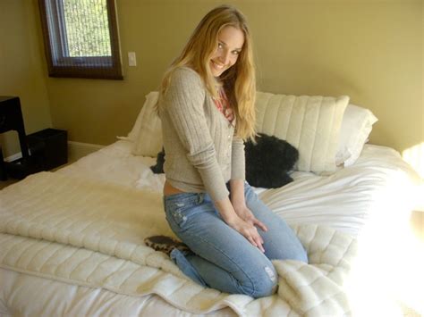 Nude Fit Amateur Blonde FitNakedGirls Photos