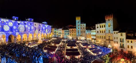 MERCATINI AREZZO DAL 27 NOVEMBRE AL 1 DICEMBRE TORNA IL VILLAGGIO