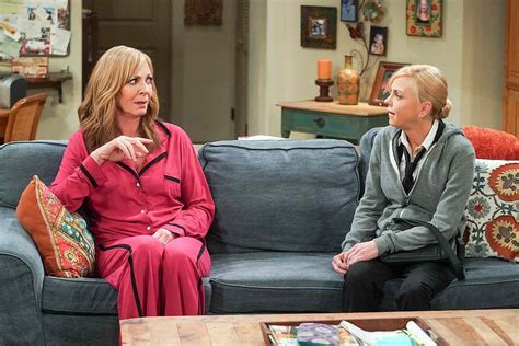 Cbs Announces Sitcom Mom Will End With Season 8