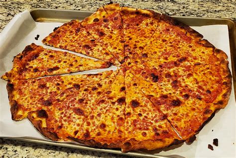 Homemade New Haven Pizza Plain Cheese Apizza Pizza : r/FoodPorn