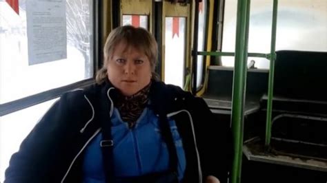 Создать мем "переполненный автобус, кондукторша, проезд в автобусе ...