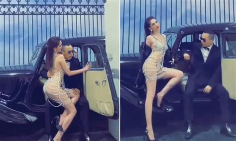 Ngọc Trinh khiến dân tình xịt máu mũi khi diện bikini bé xíu khoe body nóng bỏng bên Vũ Khắc Tiệp