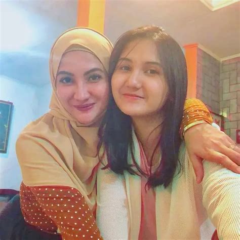 6 Potret Kebersamaan Natalie Sarah Dan Putrinya Bak Kakak Adik Hot Liputan6