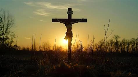 Significado Da Cruz Na Páscoa - Imagem simbólica de Jesus na cruz ao pôr-do-sol representando a Páscoa ...