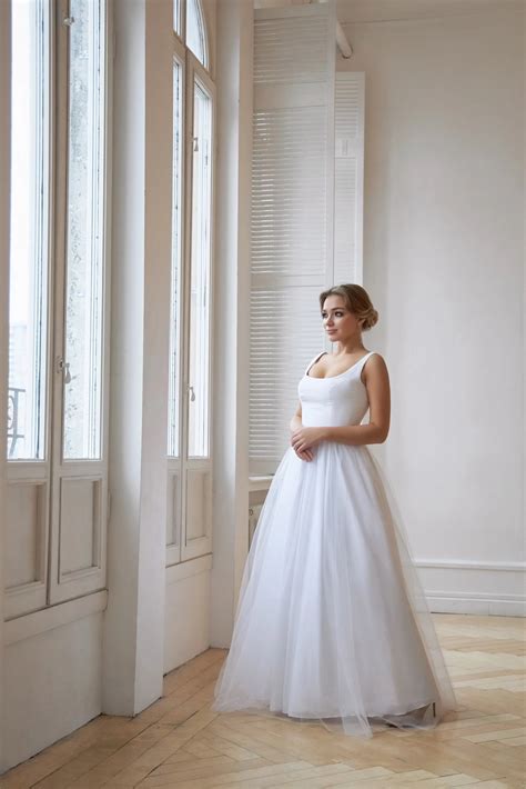 Vestido de Noiva Simples e Bonito | Casa das Noivas | Loja