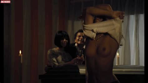 Unknown Latina Nuda Anni In Fuga En La Noche