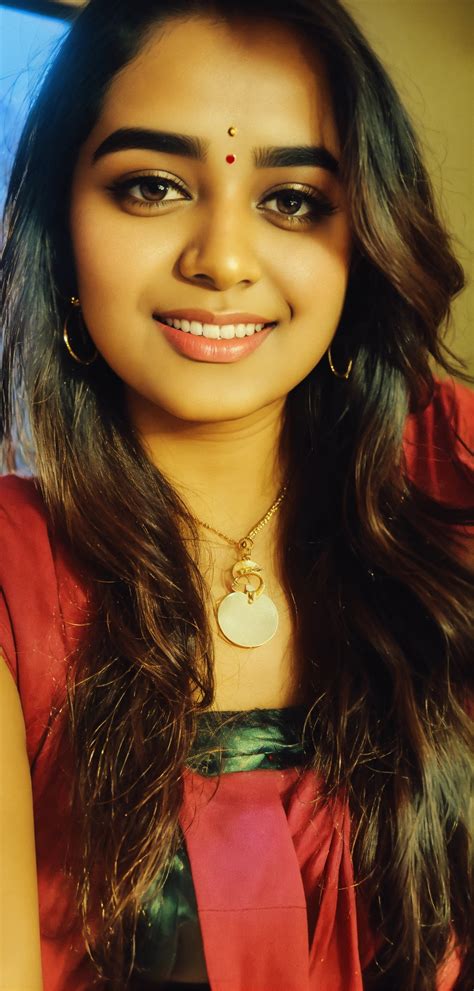 Lexica Aanya Is A Hep 24 Year Old South Delhi Digital Marketer She Is Hot And Happening