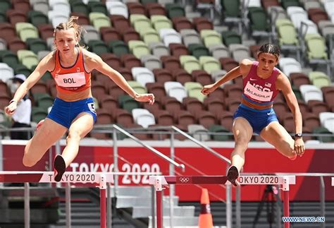 U S Runner Mclaughlin Wins Women S M Hurdles With New World Record