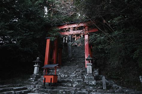 下から見上げた鳥居と石段（神倉神社）の無料の写真素材 Id 42136｜フリー素材 ぱくたそ