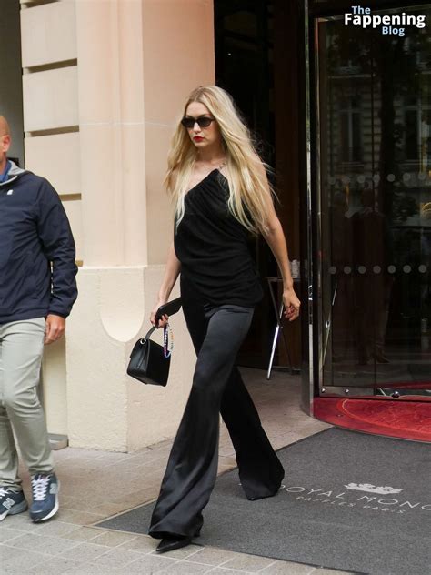 Gigi Hadid Goes Braless And Flashes Her Nude Tits At The Andam Fashion