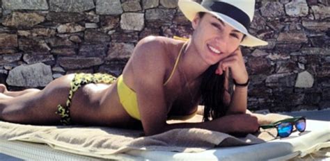 Ειρήνη Παπαδοπούλου Η πιο hot τραγουδίστρια βάζει το μαγιό της pics