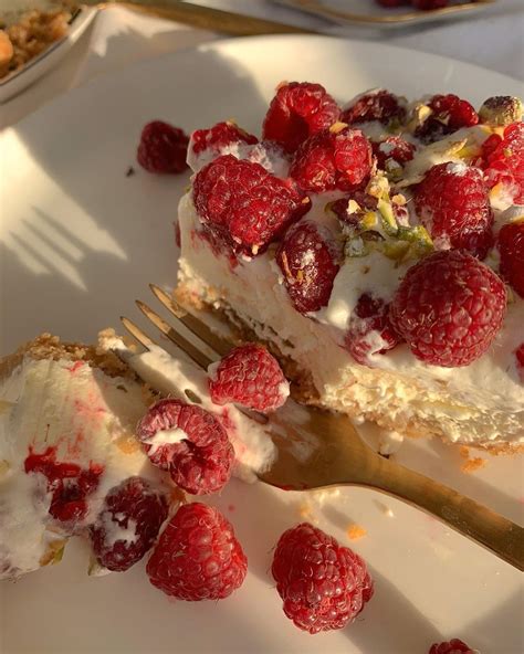 cheesecake  strawberries cafe food pretty food aesthetic food