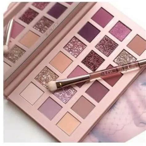Jual Huda Beauty The New Nude Eyeshadow Palette Replika Shopee Indonesia
