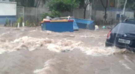 Forte Chuva Provoca Alagamentos Na Cidade De Sp Deixa Carros Boiando E