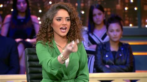خطوبة الممثلة رنا رئيس أثناء تصوير حلقة من معكم منى الشاذلي إرم نيوز