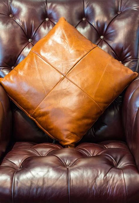 How To Choose Throw Pillows For Your Brown Couch Homenish