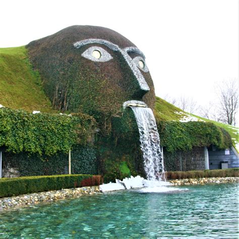 Face of a Giant Fountain – justbluedutch