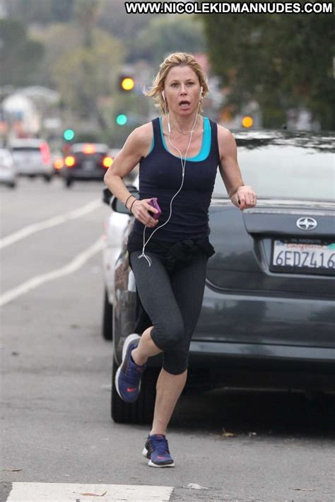 Julie Bowen Beautiful Posing Hot Babe Jogging Paparazzi