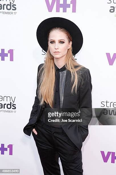 10 Hot Sexy Stevie Wynne Levine Bikini Pics