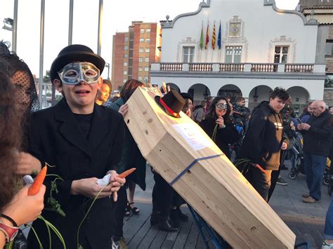 El Foc Dels Diables Crema En Dimecres De Cendra I Posa Fi Al Carnaval