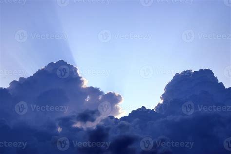 Stunning dark cloud formations right before a thunderstorm 10770457 ...