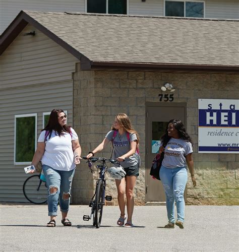 Residential Life Stadium Heights Student Guide 2023-24 by Minnesota