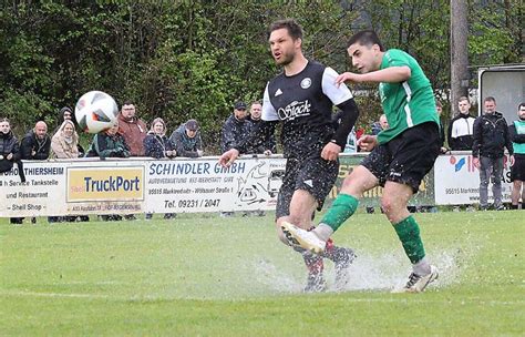 Fu Ball Kreisliga S D Lorenzreuth Verschafft Sich Luft Im