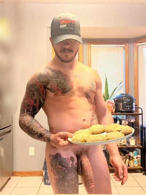 27 Get You A Man Who Will Bake Naked For You Nudes Broslikeus