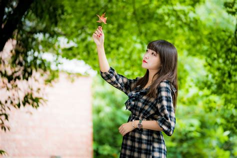 869696 4K Asian Bokeh Dress Brunette Girl Hand Fan Rare Gallery HD Wallpapers