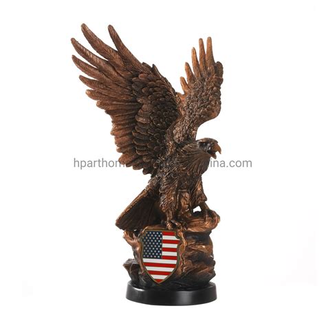 Custom Classic and Elegant Polyresin Eagle Statue with Metal Badge