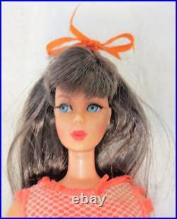 Gorgeous Vintage Brunette Twist N Turn TNT Barbie Doll Original Outfit