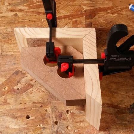 HOME DZINE Home DIY | Easy corner clamp jig