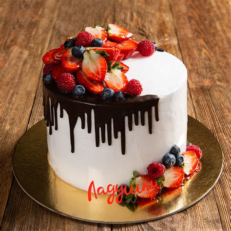 Купить Торт «Красный бархат с ягодами» 3кг - Вкусные торты в Москве от ...