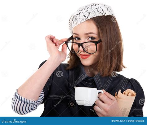 Jeune Fille Mignonne De Brunette Dans Le Type Parisien Image Stock Image Du Journal Dame