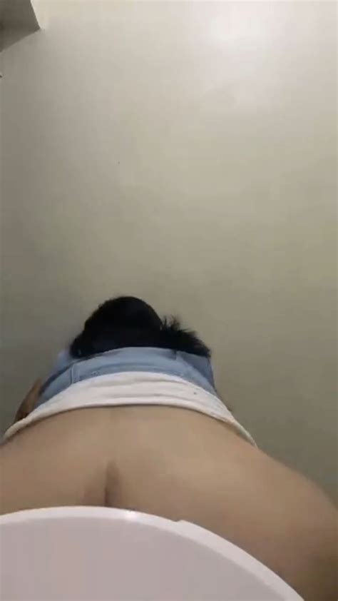BBW Toilet Peeing ThisVid