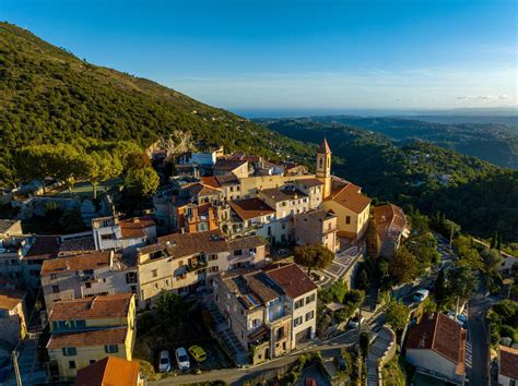 Dans le pays de Nice, ce village perché s'est construit en couronne