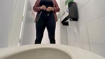 Secretaria Atrapada En Ba O Publico Meando Xvideos