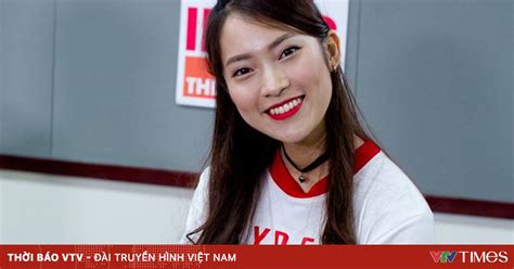 Hot girl nói 7 thứ tiếng Khánh Vy Từ khách mời tới MC của 8 IELTS