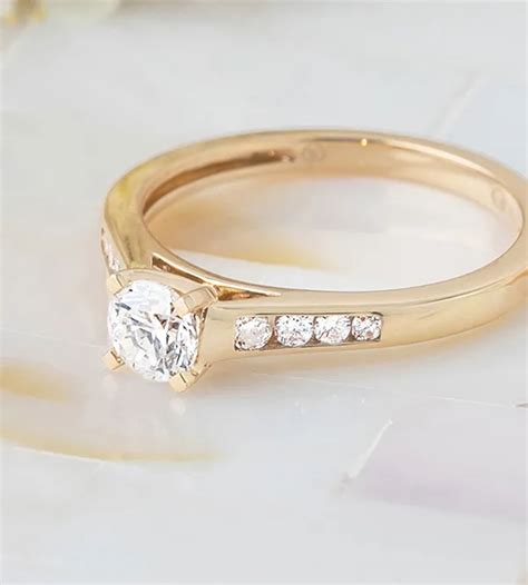 Bague De Fian Ailles Solitaire Altesse Diamant Carat Or Jaune