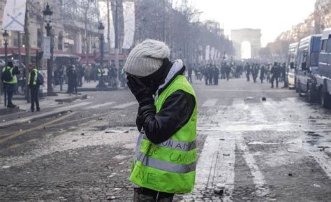 Macron Admite Incapacidade De Conter Dist Rbios Dos Coletes Amarelos