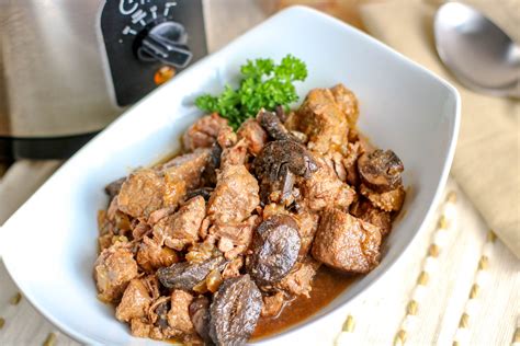 Savory Slow Cooker Beef Tips | Slow Cooker Living