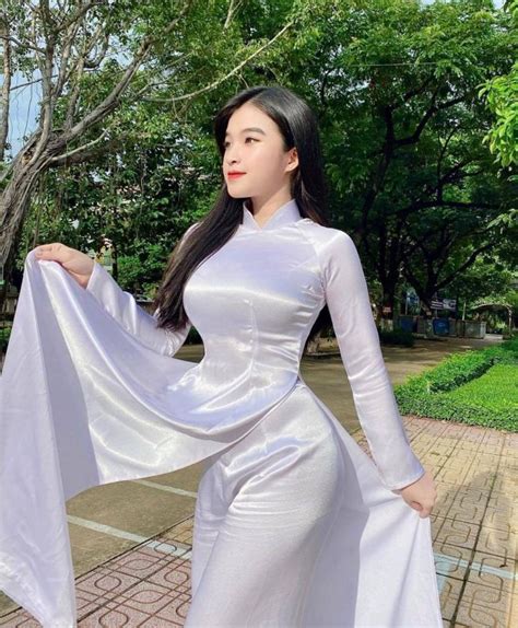 Xinh đẹp và gợi cảm nàng hot girl Việt 2k2 bất ngờ được báo nước ngoài khen ngợi chiêm ngưỡng
