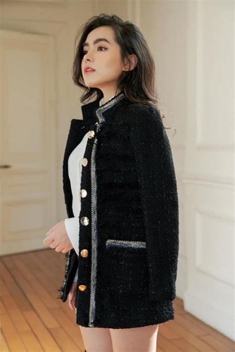 Vẻ đẹp ngất ngây của hot girl lai dòng máu gây sốt với ảnh chụp lén trong thư viện