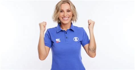 Comentarista da Globo revela que já enviou nude sem querer em grupo da família