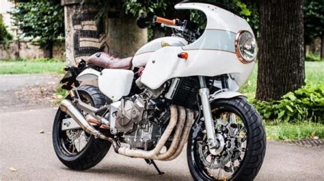 Klasik Asik Begini Jadinya Jika Moge Naked Dirombak Menjadi Caferacer Kece