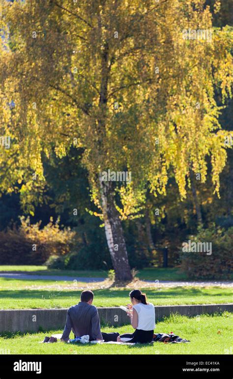 lunch in the park Stock Photo - Alamy