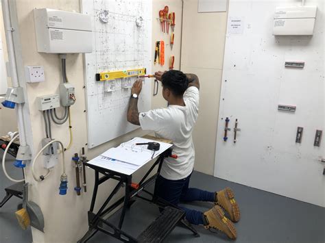 New federal grants will soon boost the union electrician salary 27