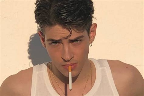 Fiquei vergonha diz Manu Ríos sobre cenas de sexo gay em Elite Metrópoles