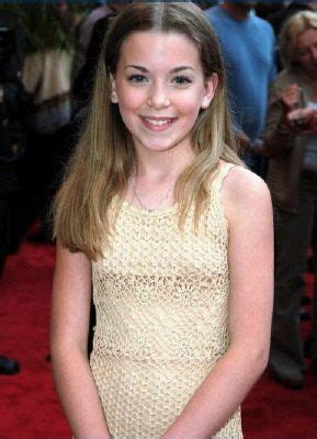 Hot Sexy Britt McKillip Bikini Pics