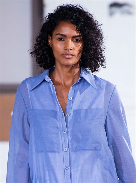 Critics are debating the latest medium hair fashion on the runway 12